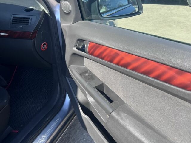 Серый Опель Астра, объемом двигателя 1.6 л и пробегом 178 тыс. км за 4200 $, фото 8 на Automoto.ua