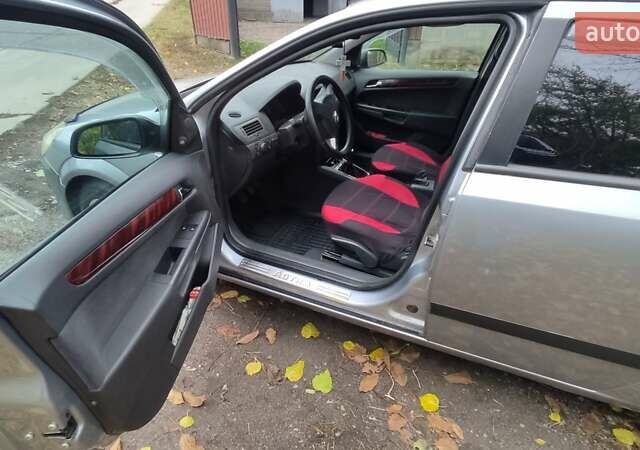 Серый Опель Астра, объемом двигателя 1.4 л и пробегом 327 тыс. км за 4400 $, фото 17 на Automoto.ua