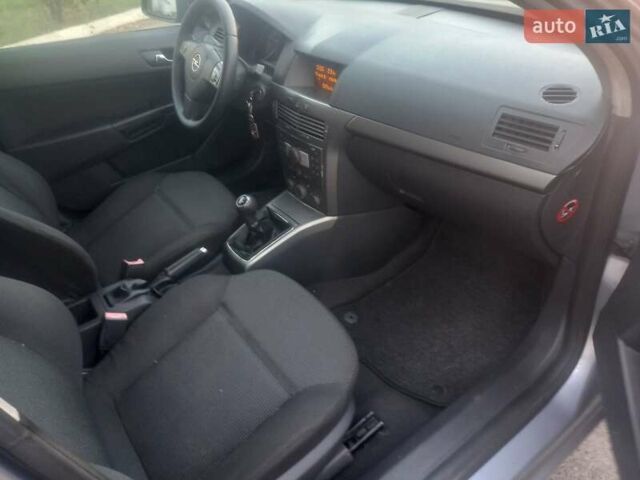 Серый Опель Астра, объемом двигателя 1.6 л и пробегом 201 тыс. км за 4100 $, фото 9 на Automoto.ua