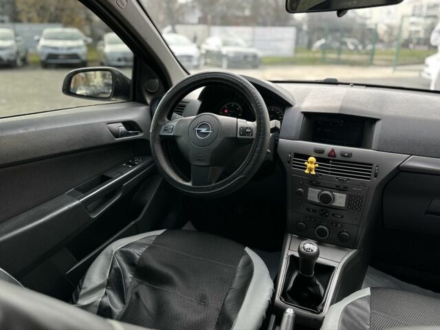 Серый Опель Астра, объемом двигателя 1.7 л и пробегом 250 тыс. км за 3999 $, фото 16 на Automoto.ua