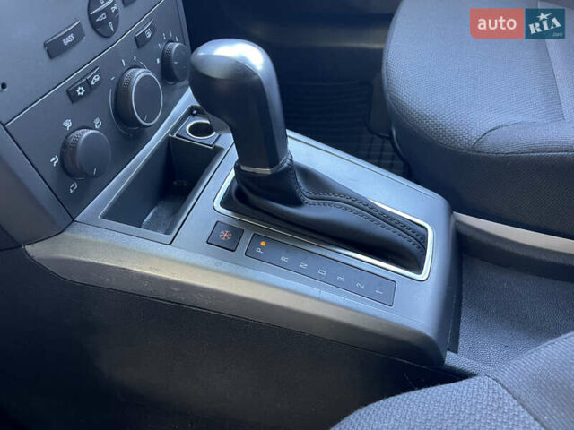 Серый Опель Астра, объемом двигателя 1.8 л и пробегом 196 тыс. км за 6500 $, фото 33 на Automoto.ua