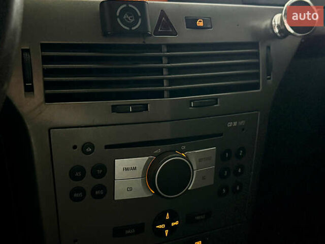 Серый Опель Астра, объемом двигателя 1.4 л и пробегом 215 тыс. км за 4100 $, фото 11 на Automoto.ua