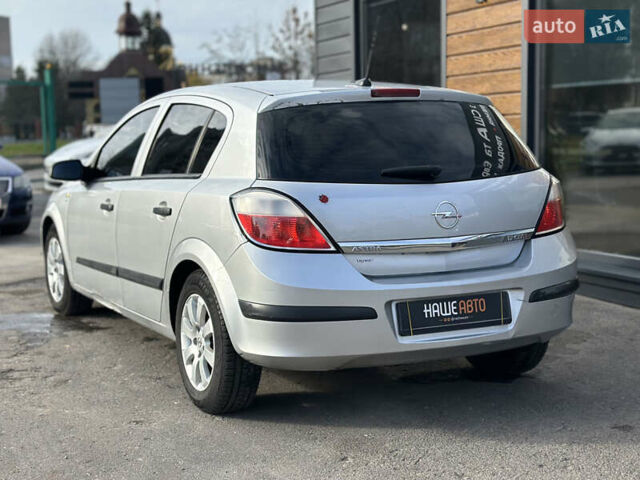 Серый Опель Астра, объемом двигателя 1.69 л и пробегом 250 тыс. км за 3999 $, фото 11 на Automoto.ua