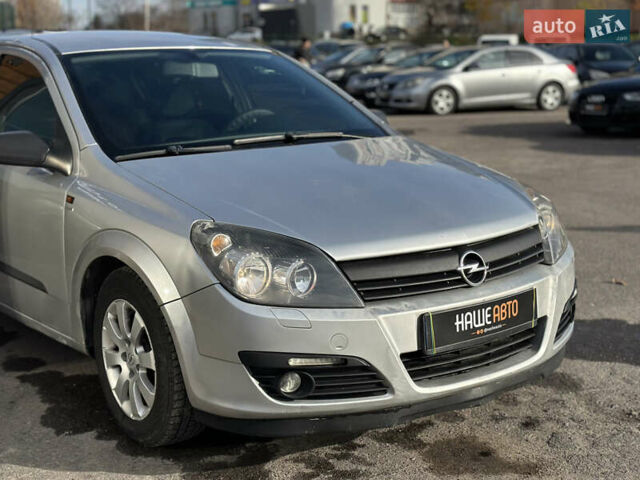 Серый Опель Астра, объемом двигателя 1.69 л и пробегом 250 тыс. км за 3999 $, фото 8 на Automoto.ua