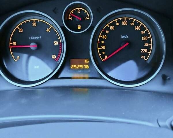 Серый Опель Астра, объемом двигателя 1.7 л и пробегом 250 тыс. км за 4800 $, фото 13 на Automoto.ua