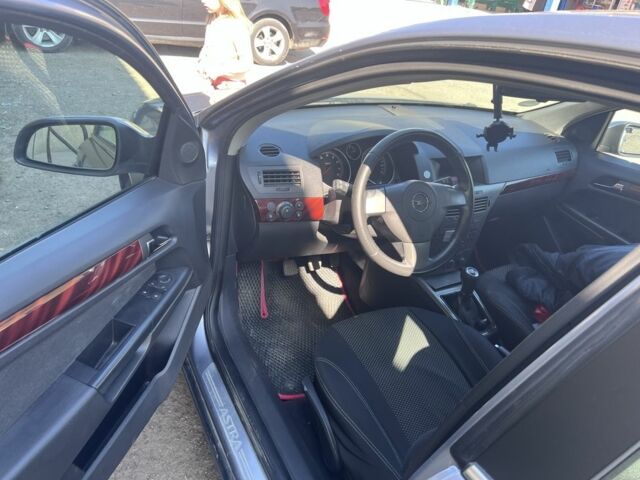 Серый Опель Астра, объемом двигателя 1.6 л и пробегом 178 тыс. км за 4200 $, фото 7 на Automoto.ua