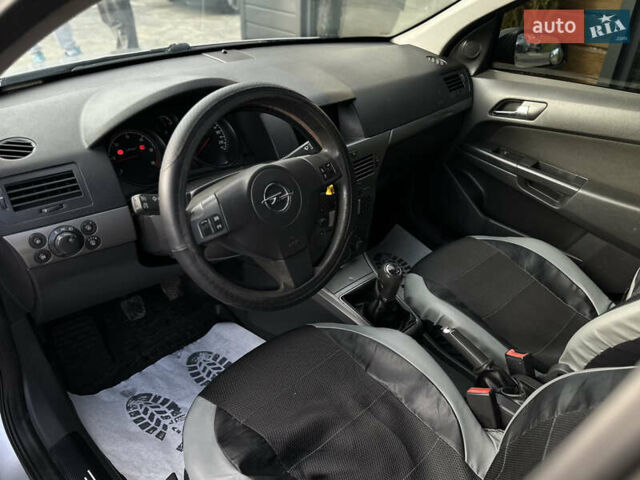 Серый Опель Астра, объемом двигателя 1.69 л и пробегом 250 тыс. км за 3999 $, фото 24 на Automoto.ua