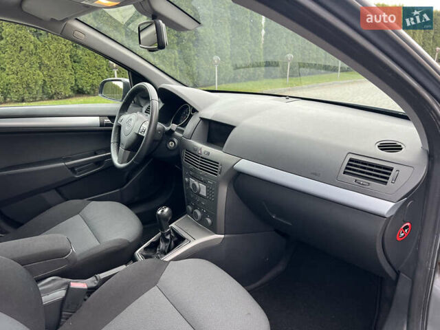 Серый Опель Астра, объемом двигателя 1.6 л и пробегом 259 тыс. км за 5100 $, фото 34 на Automoto.ua