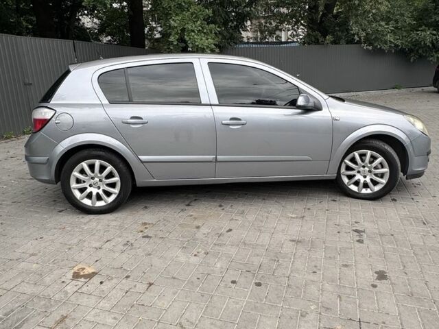 Серый Опель Астра, объемом двигателя 1.6 л и пробегом 187 тыс. км за 4500 $, фото 2 на Automoto.ua