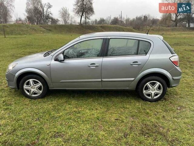 Серый Опель Астра, объемом двигателя 1.7 л и пробегом 350 тыс. км за 3700 $, фото 1 на Automoto.ua