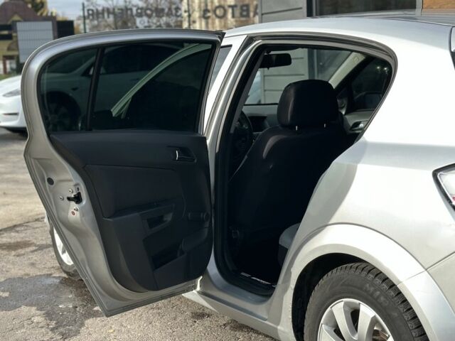 Серый Опель Астра, объемом двигателя 1.7 л и пробегом 250 тыс. км за 3999 $, фото 21 на Automoto.ua