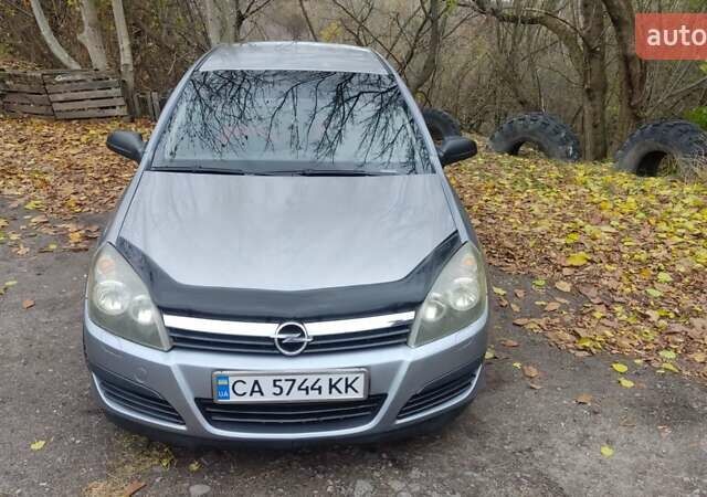 Серый Опель Астра, объемом двигателя 1.4 л и пробегом 327 тыс. км за 4400 $, фото 23 на Automoto.ua