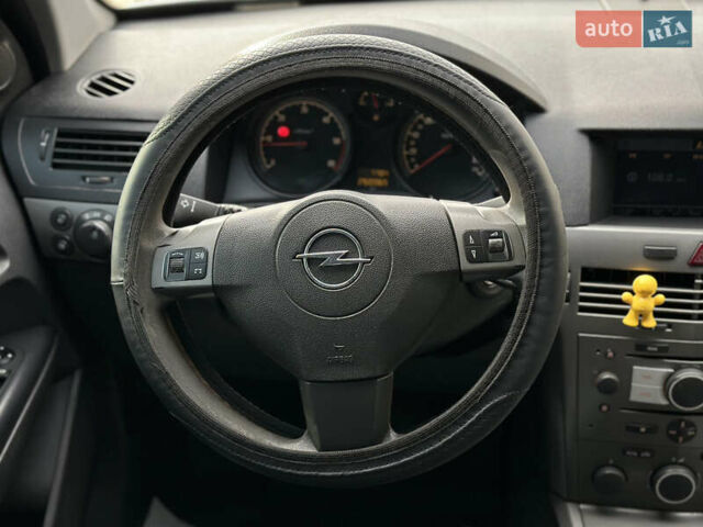 Серый Опель Астра, объемом двигателя 1.69 л и пробегом 250 тыс. км за 3999 $, фото 28 на Automoto.ua