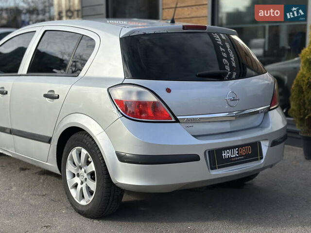 Серый Опель Астра, объемом двигателя 1.69 л и пробегом 250 тыс. км за 3999 $, фото 12 на Automoto.ua