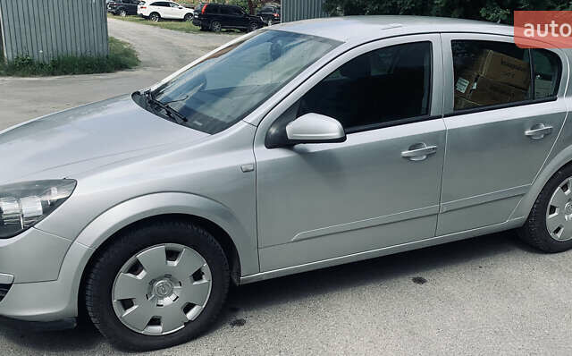 Сірий Опель Астра, об'ємом двигуна 1.6 л та пробігом 242 тис. км за 4600 $, фото 1 на Automoto.ua