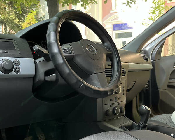 Сірий Опель Астра, об'ємом двигуна 1.6 л та пробігом 235 тис. км за 4300 $, фото 15 на Automoto.ua