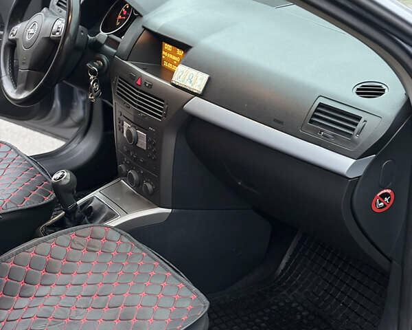 Сірий Опель Астра, об'ємом двигуна 1.4 л та пробігом 281 тис. км за 4400 $, фото 19 на Automoto.ua