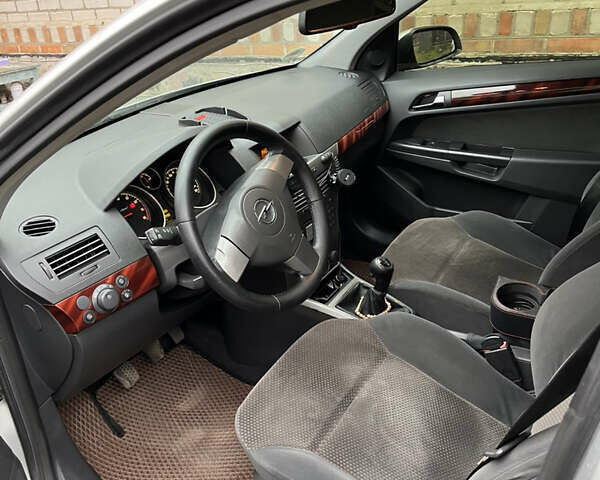 Сірий Опель Астра, об'ємом двигуна 1.6 л та пробігом 226 тис. км за 5000 $, фото 12 на Automoto.ua