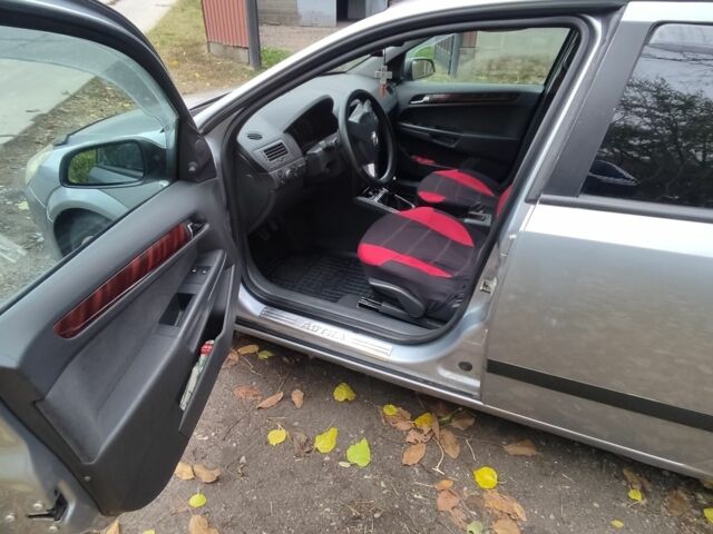 Серый Опель Астра, объемом двигателя 1.4 л и пробегом 327 тыс. км за 4400 $, фото 22 на Automoto.ua