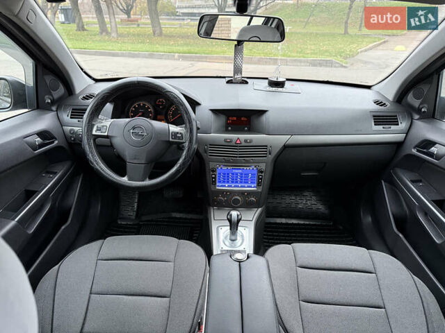 Серый Опель Астра, объемом двигателя 1.6 л и пробегом 180 тыс. км за 6350 $, фото 18 на Automoto.ua