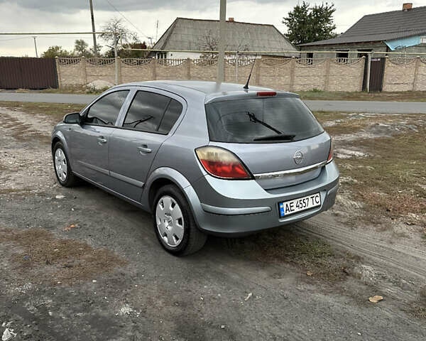 Серый Опель Астра, объемом двигателя 1.6 л и пробегом 264 тыс. км за 4500 $, фото 1 на Automoto.ua