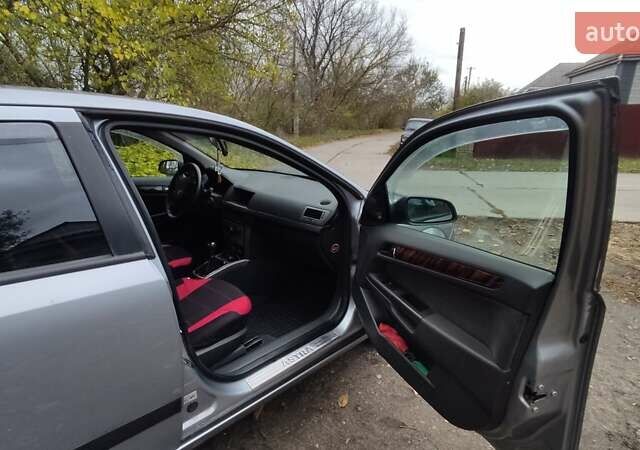 Серый Опель Астра, объемом двигателя 1.4 л и пробегом 327 тыс. км за 4400 $, фото 16 на Automoto.ua