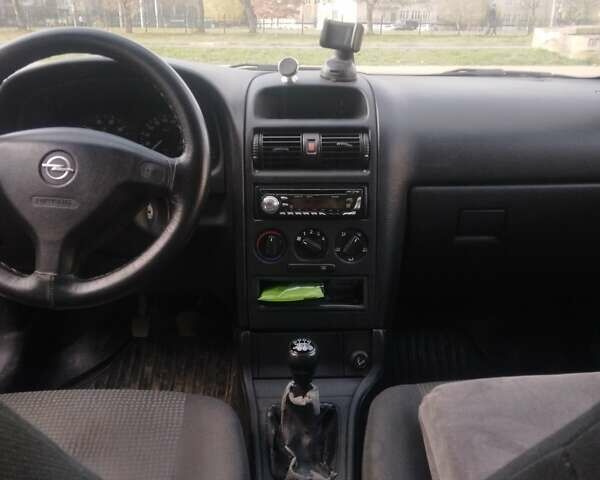 Серый Опель Астра, объемом двигателя 1.36 л и пробегом 202 тыс. км за 3200 $, фото 2 на Automoto.ua