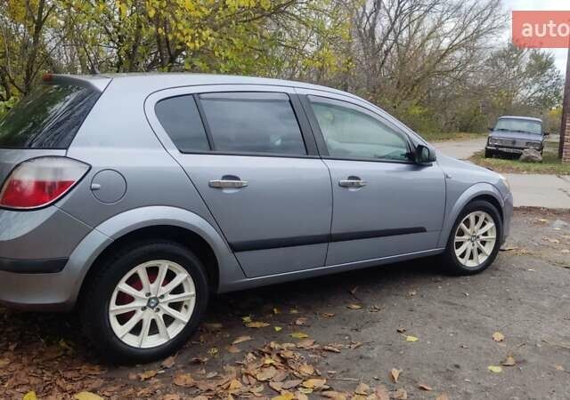 Серый Опель Астра, объемом двигателя 1.4 л и пробегом 327 тыс. км за 4400 $, фото 2 на Automoto.ua