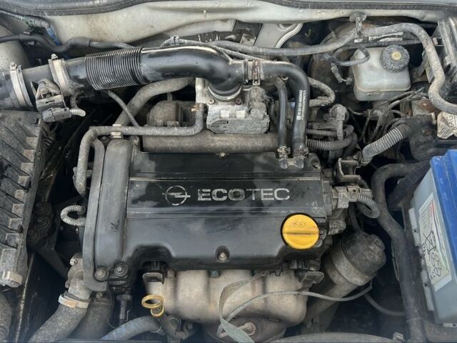 Серый Опель Астра, объемом двигателя 1.4 л и пробегом 200 тыс. км за 4000 $, фото 2 на Automoto.ua