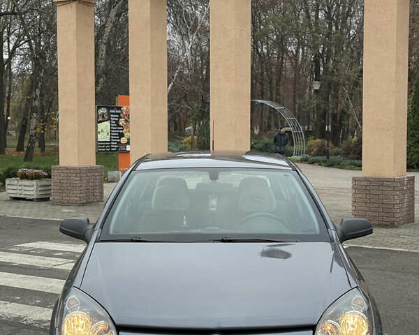 Серый Опель Астра, объемом двигателя 1.6 л и пробегом 180 тыс. км за 6350 $, фото 4 на Automoto.ua