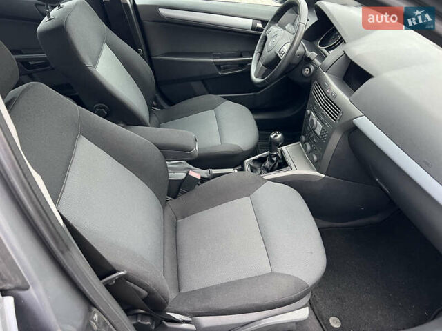 Серый Опель Астра, объемом двигателя 1.6 л и пробегом 259 тыс. км за 5100 $, фото 32 на Automoto.ua