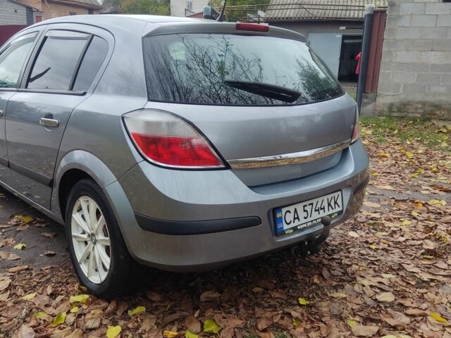 Серый Опель Астра, объемом двигателя 1.4 л и пробегом 327 тыс. км за 4400 $, фото 4 на Automoto.ua