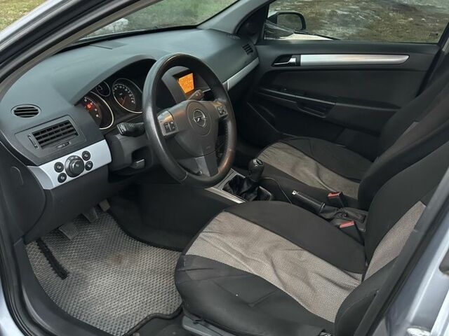 Серый Опель Астра, объемом двигателя 1.6 л и пробегом 264 тыс. км за 4800 $, фото 9 на Automoto.ua