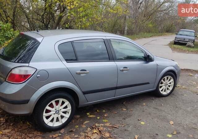 Серый Опель Астра, объемом двигателя 1.4 л и пробегом 327 тыс. км за 4400 $, фото 4 на Automoto.ua