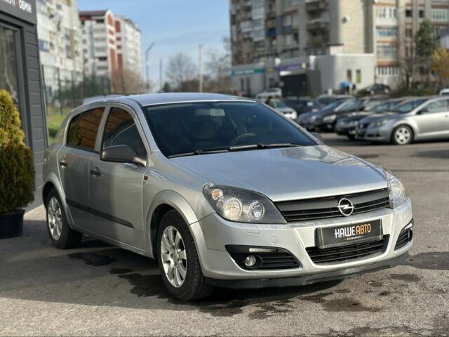 Серый Опель Астра, объемом двигателя 1.7 л и пробегом 250 тыс. км за 3999 $, фото 3 на Automoto.ua