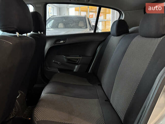 Серый Опель Астра, объемом двигателя 1.4 л и пробегом 215 тыс. км за 4100 $, фото 19 на Automoto.ua