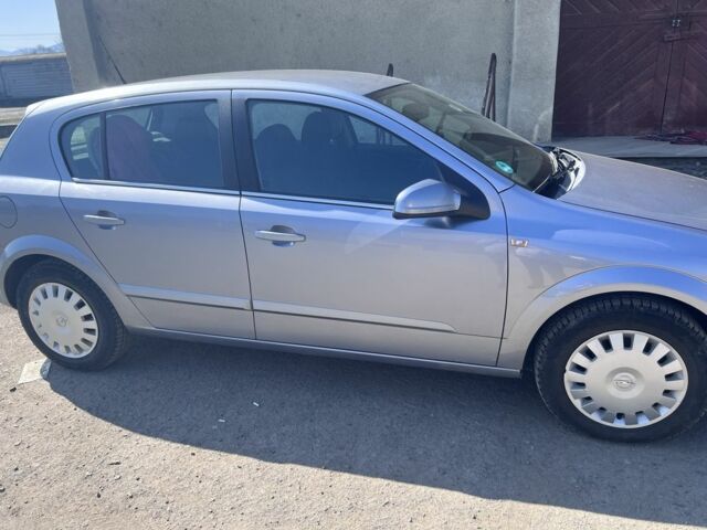 Серый Опель Астра, объемом двигателя 1.6 л и пробегом 178 тыс. км за 4200 $, фото 2 на Automoto.ua