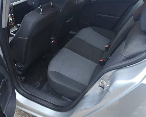 Серый Опель Астра, объемом двигателя 1.6 л и пробегом 240 тыс. км за 4600 $, фото 12 на Automoto.ua