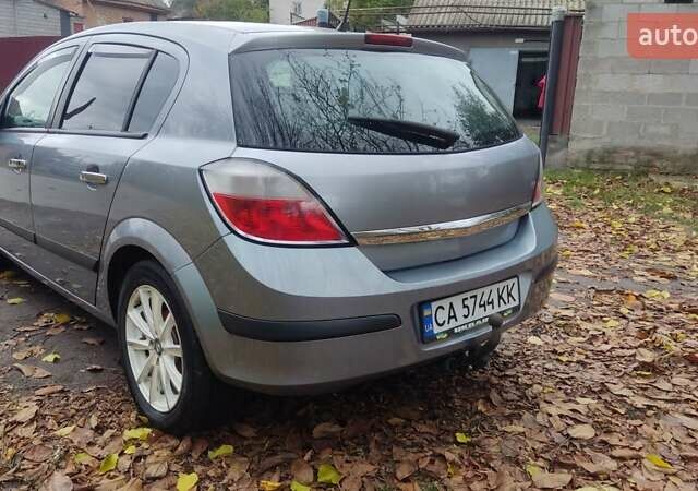 Серый Опель Астра, объемом двигателя 1.4 л и пробегом 327 тыс. км за 4400 $, фото 8 на Automoto.ua