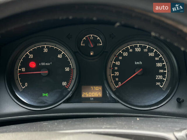 Серый Опель Астра, объемом двигателя 1.69 л и пробегом 250 тыс. км за 3999 $, фото 33 на Automoto.ua