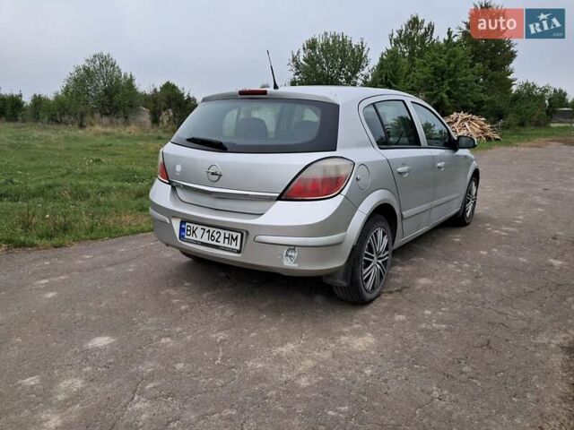 Серый Опель Астра, объемом двигателя 1.6 л и пробегом 248 тыс. км за 3900 $, фото 2 на Automoto.ua