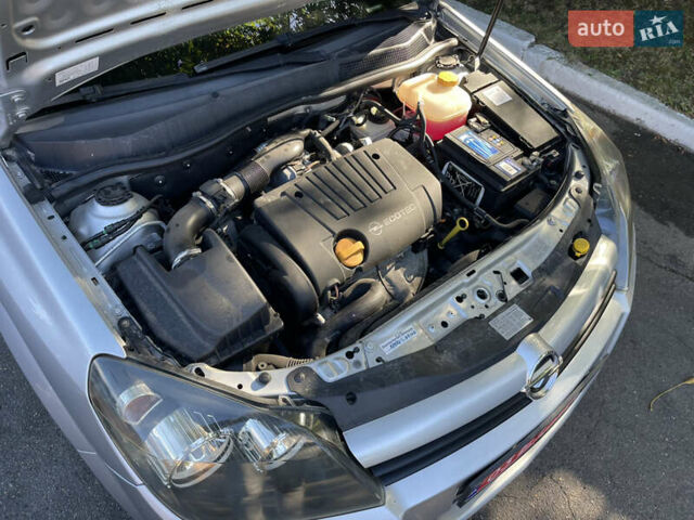 Серый Опель Астра, объемом двигателя 1.8 л и пробегом 196 тыс. км за 6500 $, фото 38 на Automoto.ua