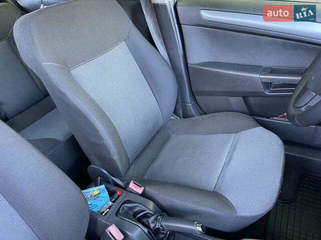 Серый Опель Астра, объемом двигателя 1.8 л и пробегом 196 тыс. км за 6500 $, фото 22 на Automoto.ua