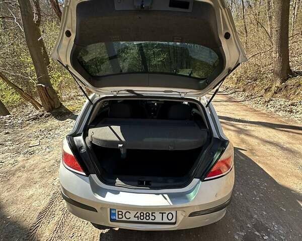 Серый Опель Астра, объемом двигателя 1.69 л и пробегом 248 тыс. км за 4200 $, фото 13 на Automoto.ua