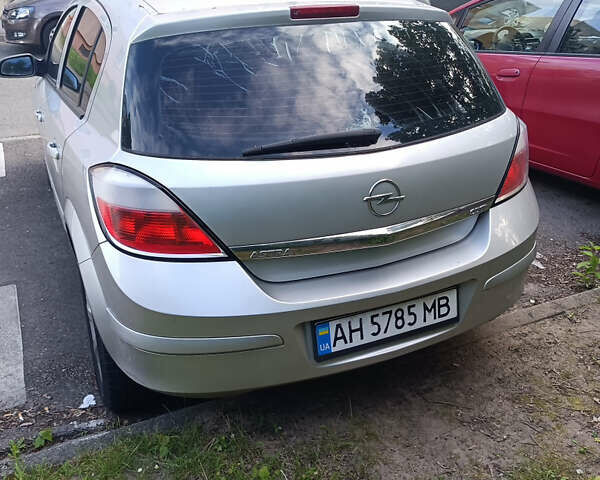 Сірий Опель Астра, об'ємом двигуна 1.3 л та пробігом 240 тис. км за 4100 $, фото 1 на Automoto.ua