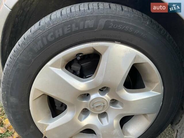 Серый Опель Астра, объемом двигателя 1.6 л и пробегом 326 тыс. км за 5300 $, фото 1 на Automoto.ua