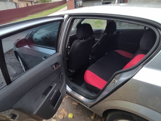 Серый Опель Астра, объемом двигателя 1.4 л и пробегом 327 тыс. км за 4400 $, фото 16 на Automoto.ua