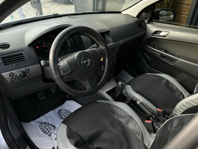 Серый Опель Астра, объемом двигателя 1.7 л и пробегом 250 тыс. км за 3999 $, фото 13 на Automoto.ua