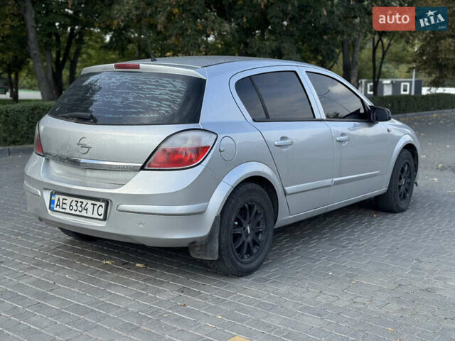 Серый Опель Астра, объемом двигателя 1.6 л и пробегом 308 тыс. км за 4600 $, фото 4 на Automoto.ua