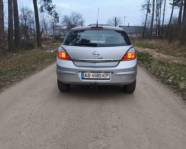 Серый Опель Астра, объемом двигателя 1.6 л и пробегом 240 тыс. км за 4600 $, фото 5 на Automoto.ua